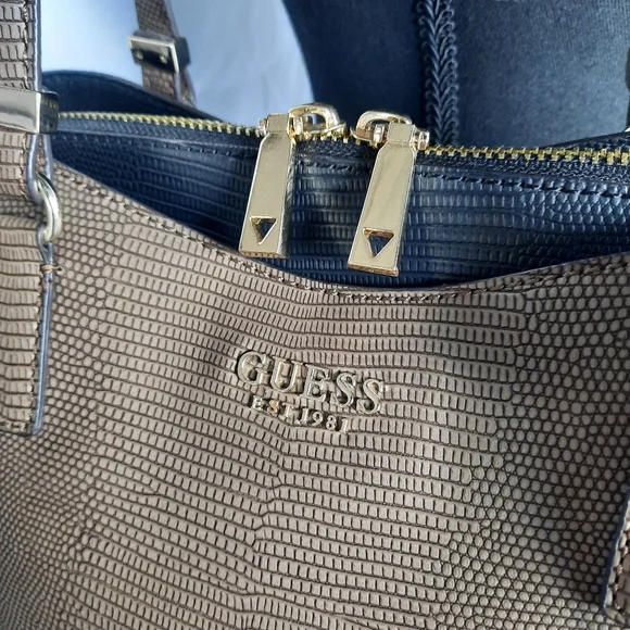Guess Lyndi Shoulder Handbag Croc Embossed Animal Print Brown Black Med. Size - Picture 3 of 17
